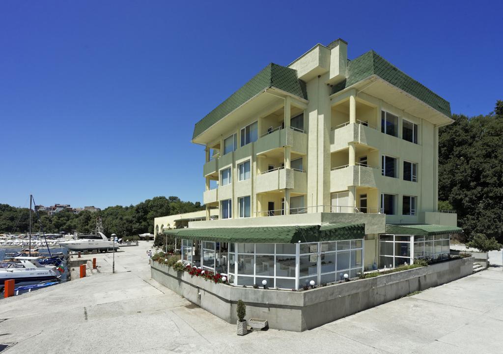Hotel Marina Kiten  Extérieur photo