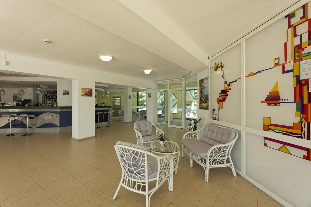 Hotel Marina Kiten  Extérieur photo