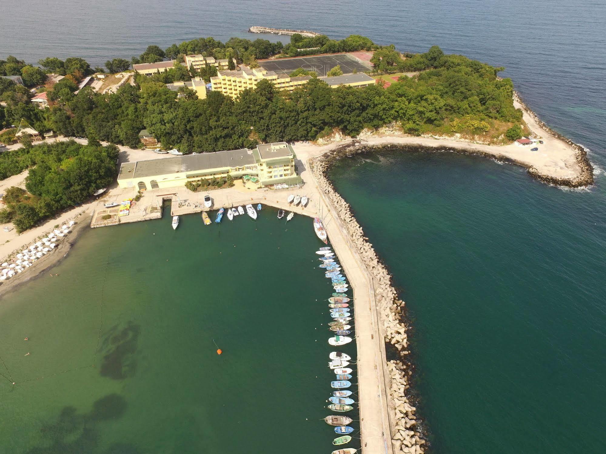 Hotel Marina Kiten  Extérieur photo