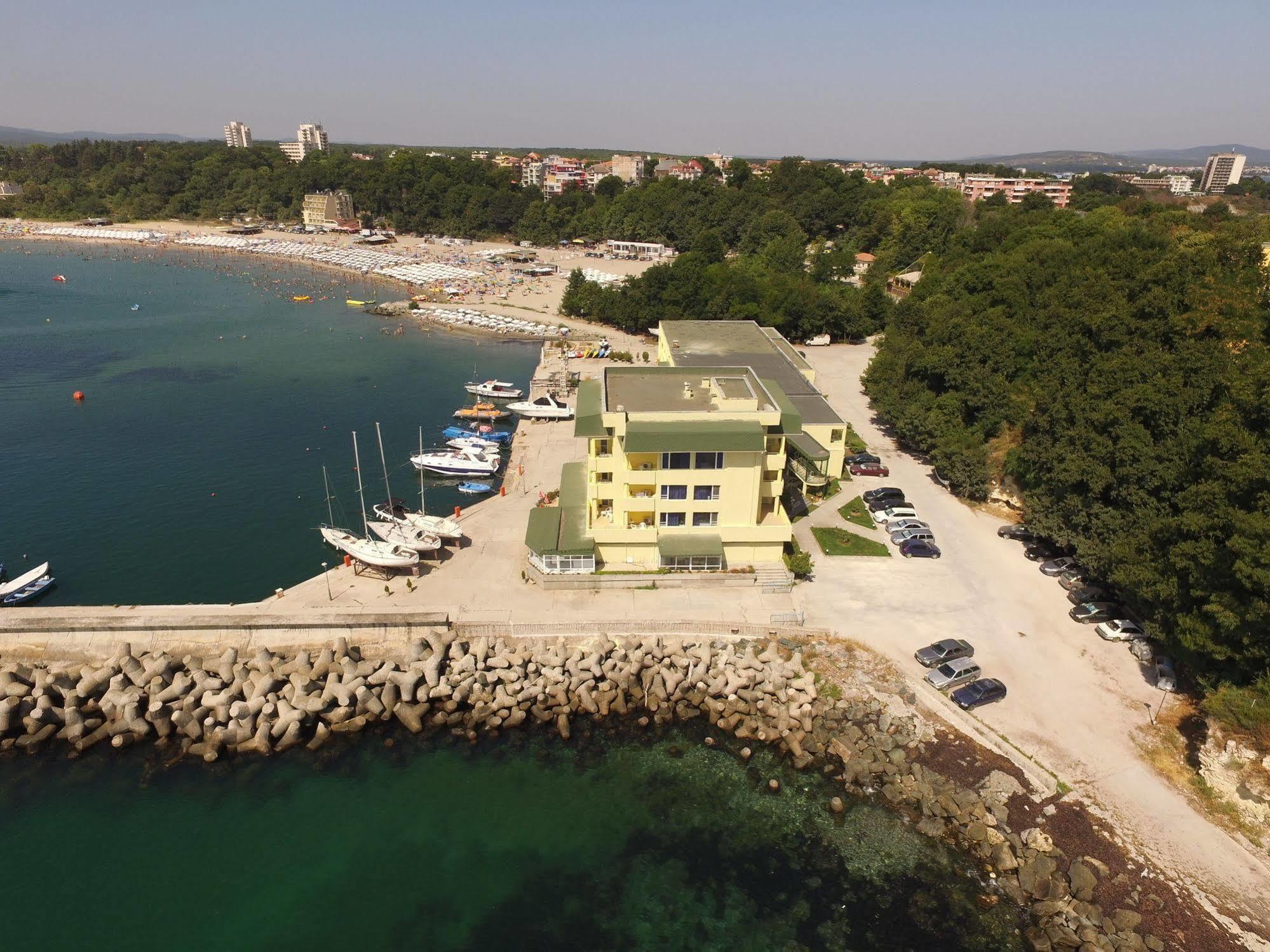Hotel Marina Kiten  Extérieur photo