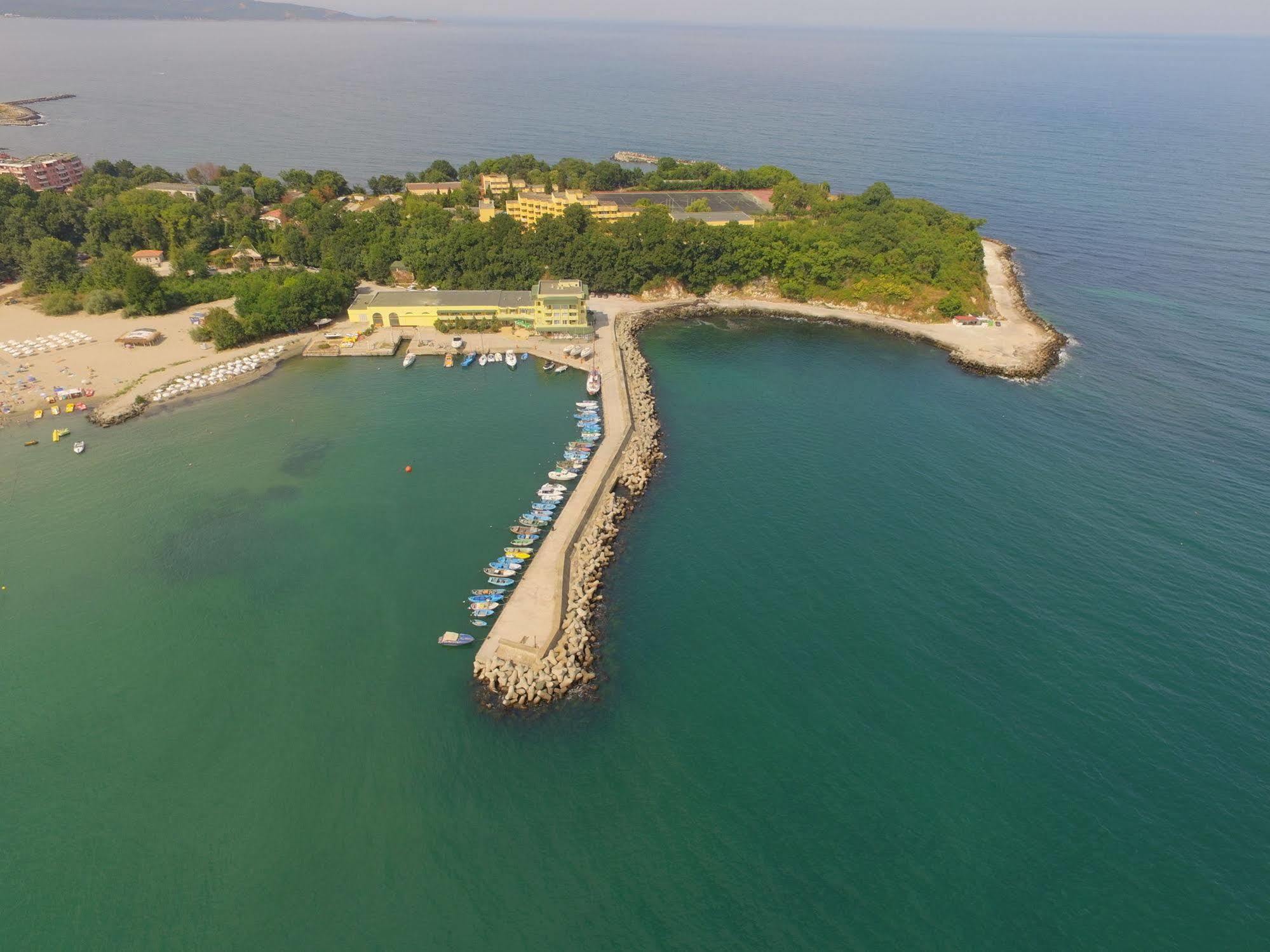 Hotel Marina Kiten  Extérieur photo