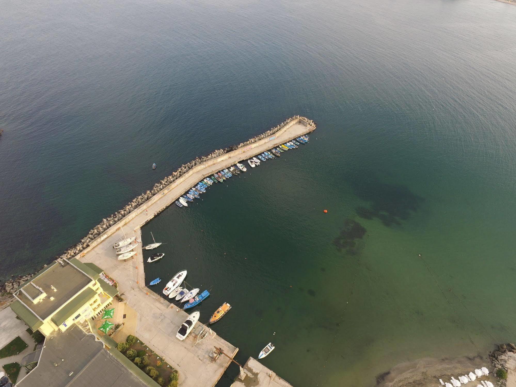Hotel Marina Kiten  Extérieur photo
