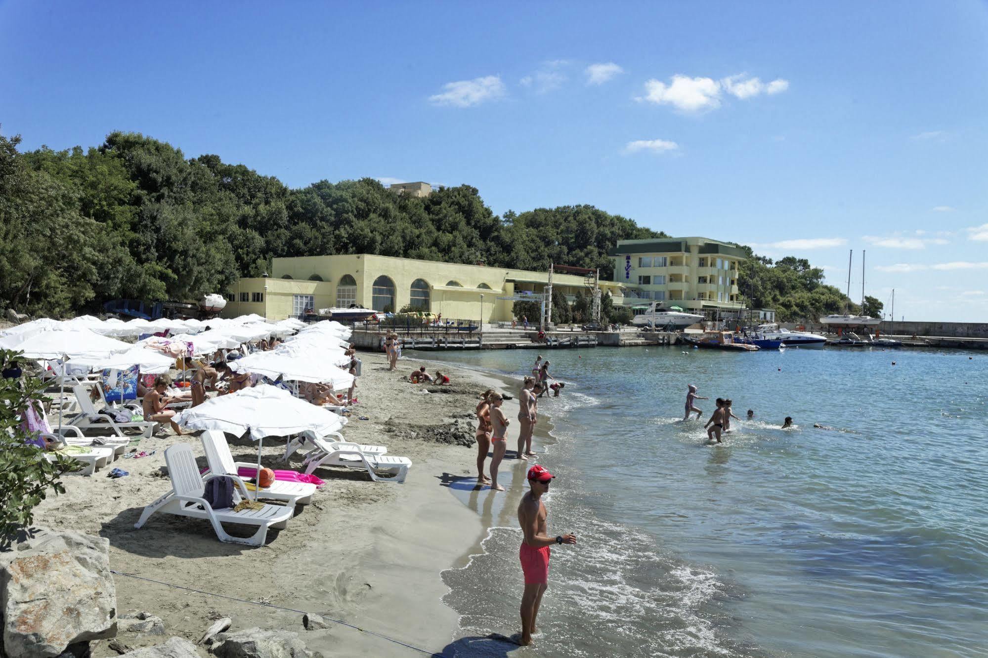 Hotel Marina Kiten  Extérieur photo