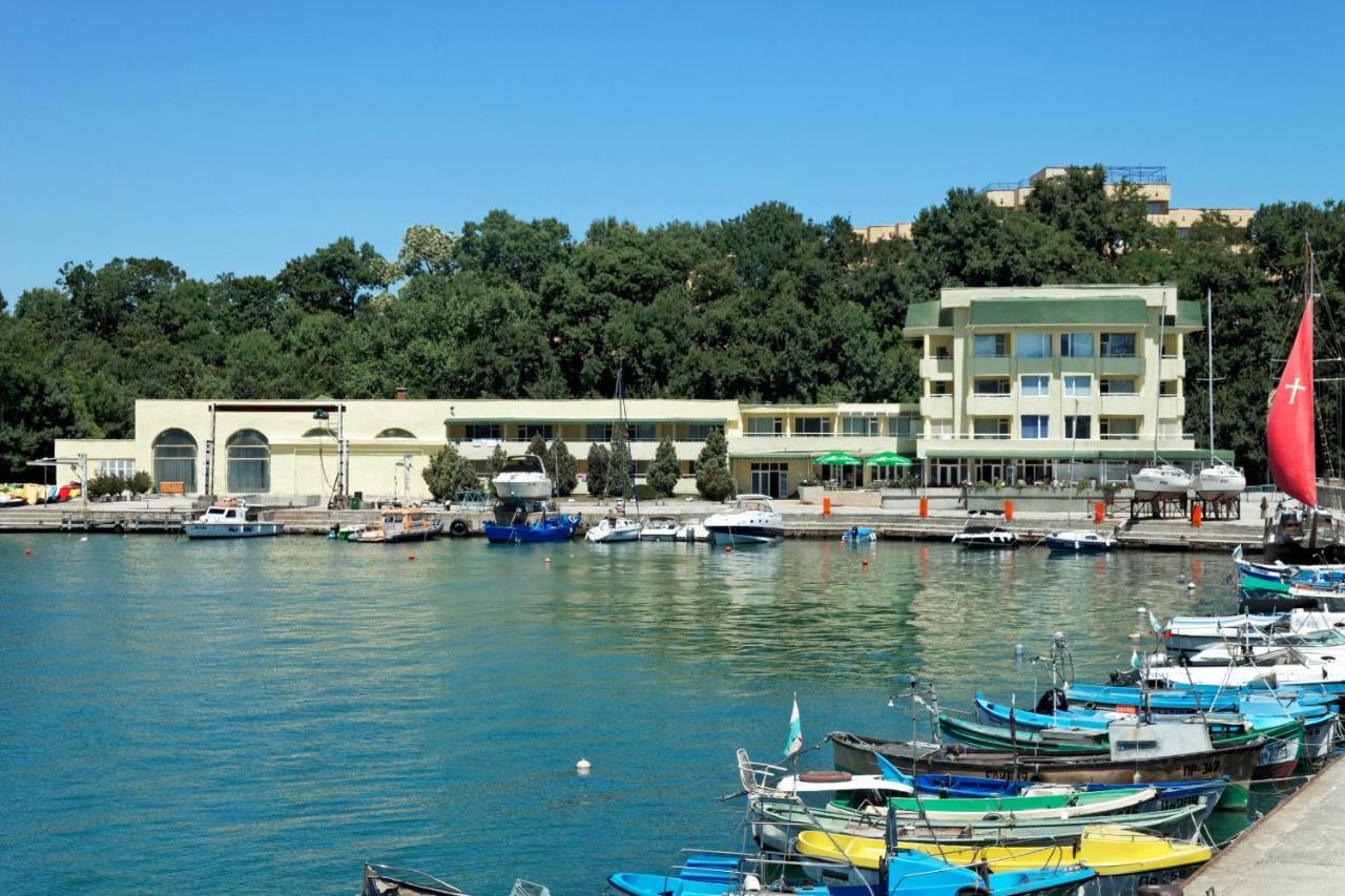 Hotel Marina Kiten  Extérieur photo
